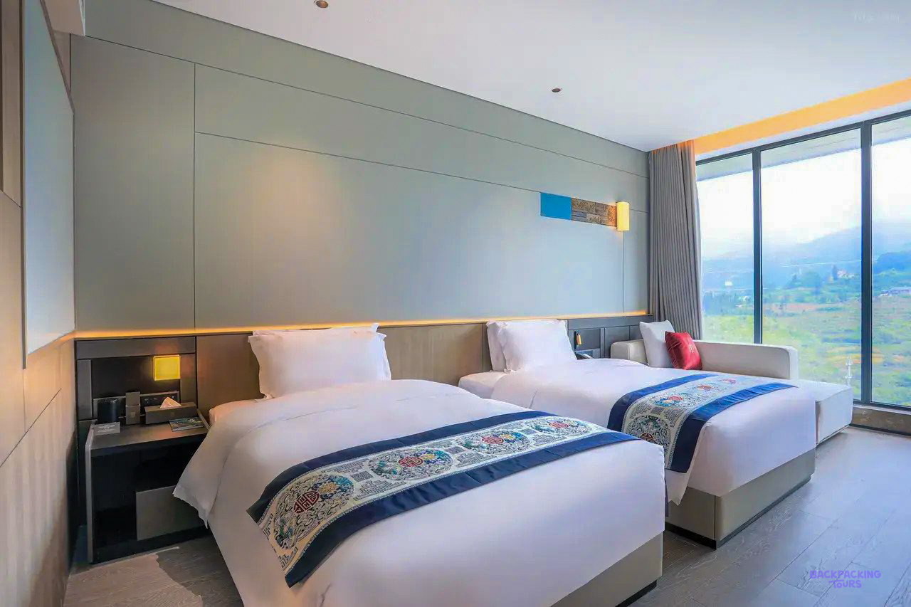 A twin room with a window onto the hills at the hotel in Furong