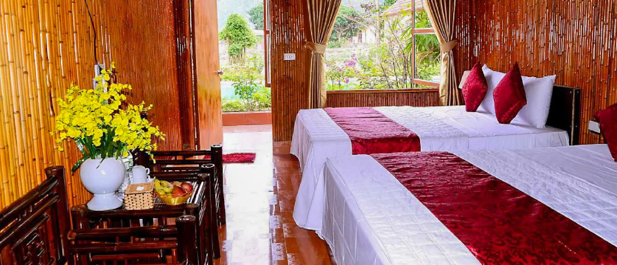 A welcoming room at a countryside resort in Tam Coc with two beds and a garden view.